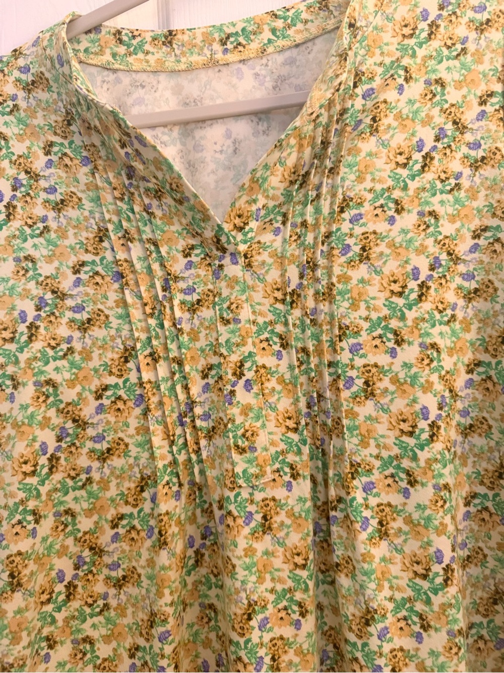 No Boundaries Yellow Floral V-Neck Tunic with Green and Purple Accents / Pant xl